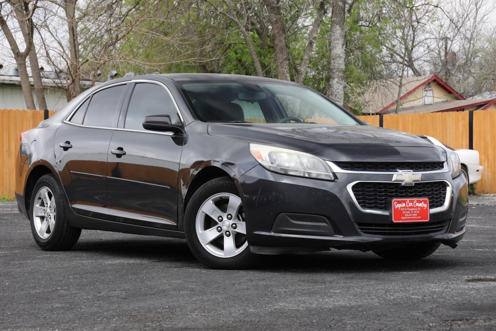 2016 GRAY CHEVROLET MALIBU LIMITED LS (1G11B5SA0GU) with an 2.5L L4 DOHC 16V engine, 6-SPEED AUTOMATIC transmission, located at 420 E. Kingsbury St., Seguin, TX, 78155, (830) 401-0495, 29.581060, -97.961647 - Photo#0